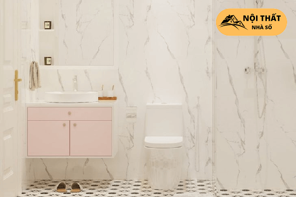 Nhà vệ sinh tân cổ điển với tone màu trắng kết hợp với chất liệu kim loại