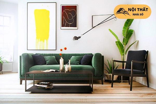 Kích thước sofa phù hợp diện tích phòng khách và tạo ấn tượng cho phòng khách với màu xanh kèm thêm cây cối tạo cảm giác tươi mát đầy sức sống
