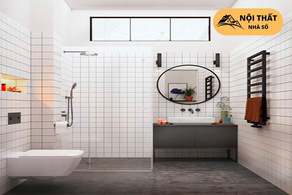 Phòng tắm có nội thất đơn giản tận dụng ánh sáng cửa sổ