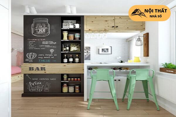 Phía chính diện của đảo bếp khúc dưới bàn được lắp ráp được những chai rượu thêm phần sang trọng