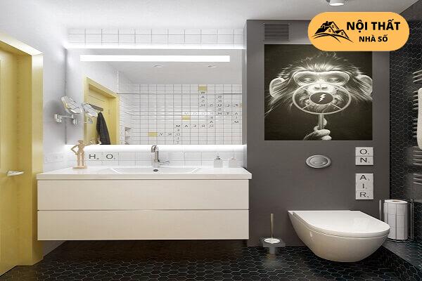 Phòng vệ sinh được thiết kế thêm tấm ảnh nhìn sinh động cả căn phòng