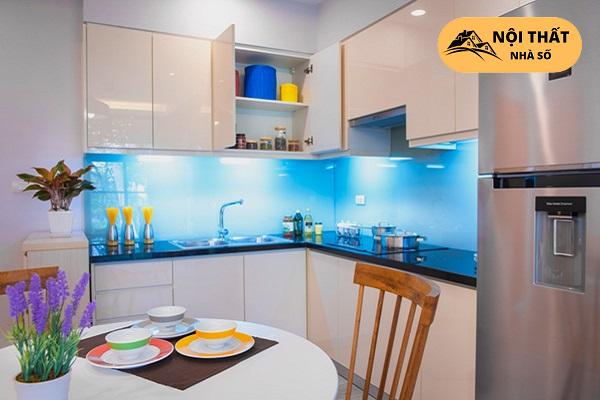 Thiết kế khu bếp hình chữ L hiện đại phối thêm màu sắc linh hoạt