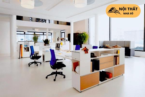 Việc sử dụng cửa kính giúp văn phòng như rộng rãi hơn