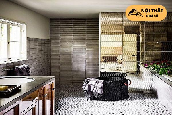 Nền gạch rích rắc trắng đen cùng sọt để đồ mây tre đan vô cùng hòa hợp với tổng thể căn phòng.