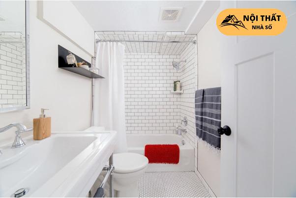 Tông trắng luôn được lựa chọn khi thiết kế phòng tắm