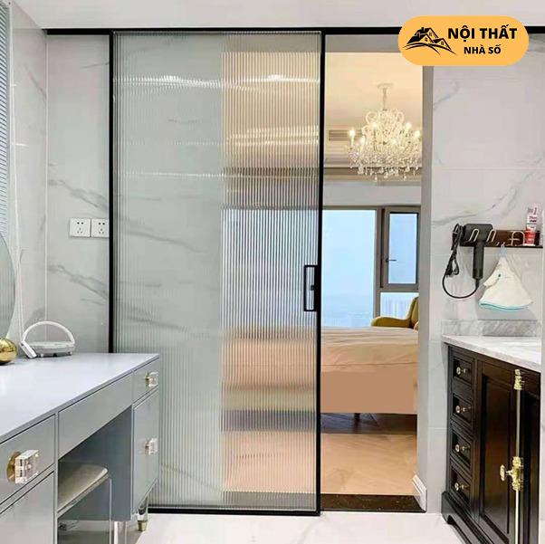 Cửa trượt giúp ngăn cách không gian phòng tắm với những không gian khác