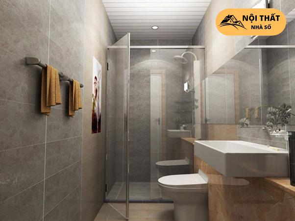 Ốp gạch, dùng vách kính ngăn thường được thấy trong nhà vệ sinh ở chung cư