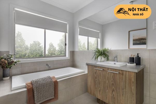 Nhà vệ sinh hiện đại có bồn tắm của nhà phố