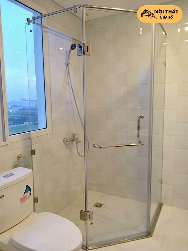 Kính vách ngăn sát góc ở phòng vệ sinh